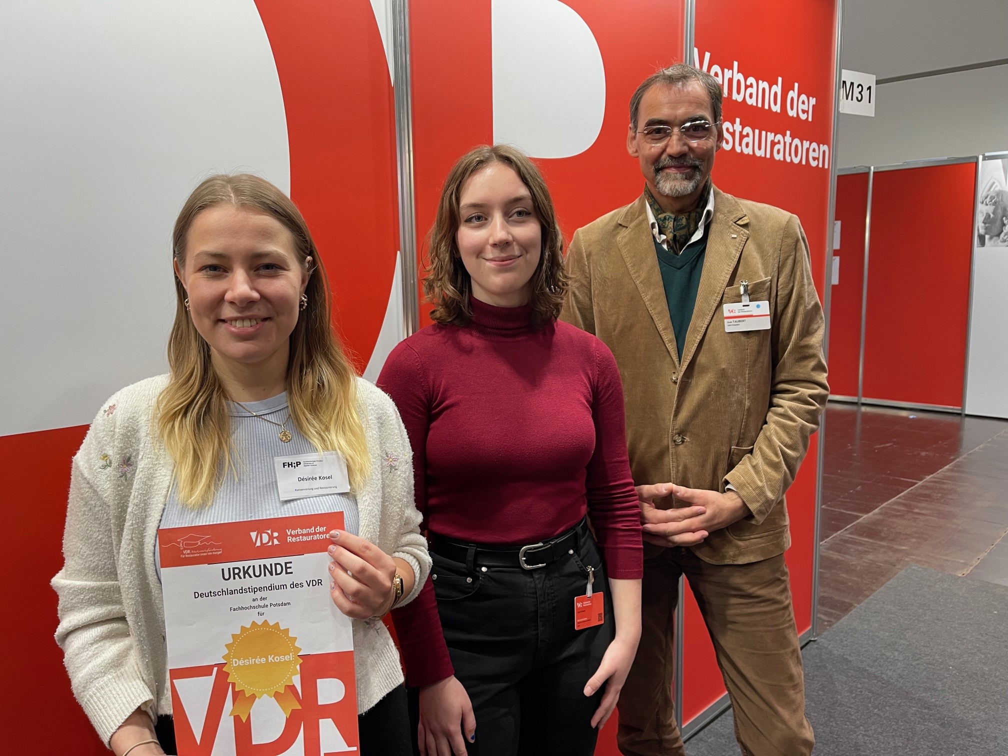 v.l.n.r: Desirée Kosel (Stipendiatin FH Potsdam), Lisa Klossek (RiA-Sprecherin), Sven Taubert (VDR-Präsident)